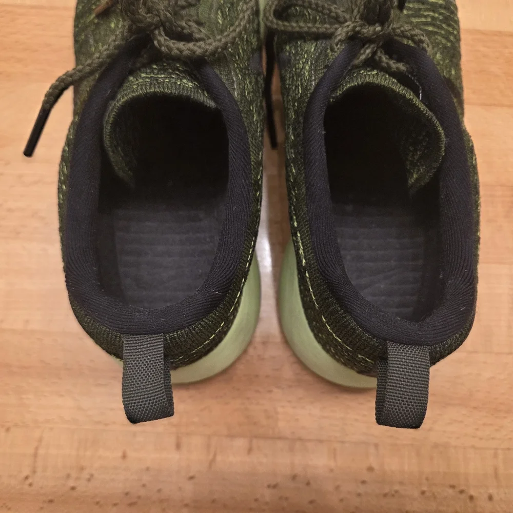 Nike Roshe One Flyknit Women's Running Shoes Rough Green/Black Size 9.5